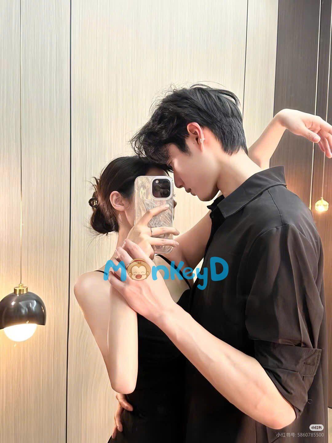 Ông Trùm Giải Trí Bí Mật Cưng Chiều: Cô Vợ Ngốc Ngọt Ngào