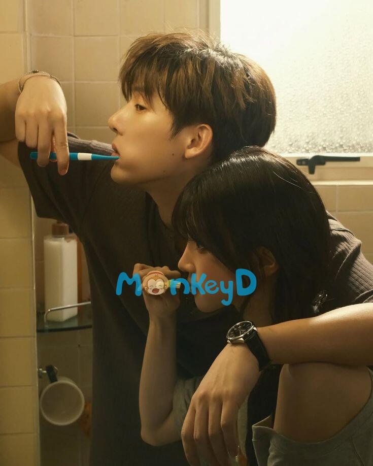 Quân Phục Và Váy Đính Hôn