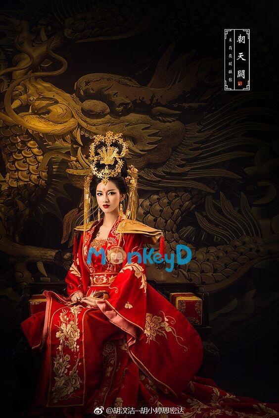 Xuyên Không Cạnh Tranh Hoàng Vị