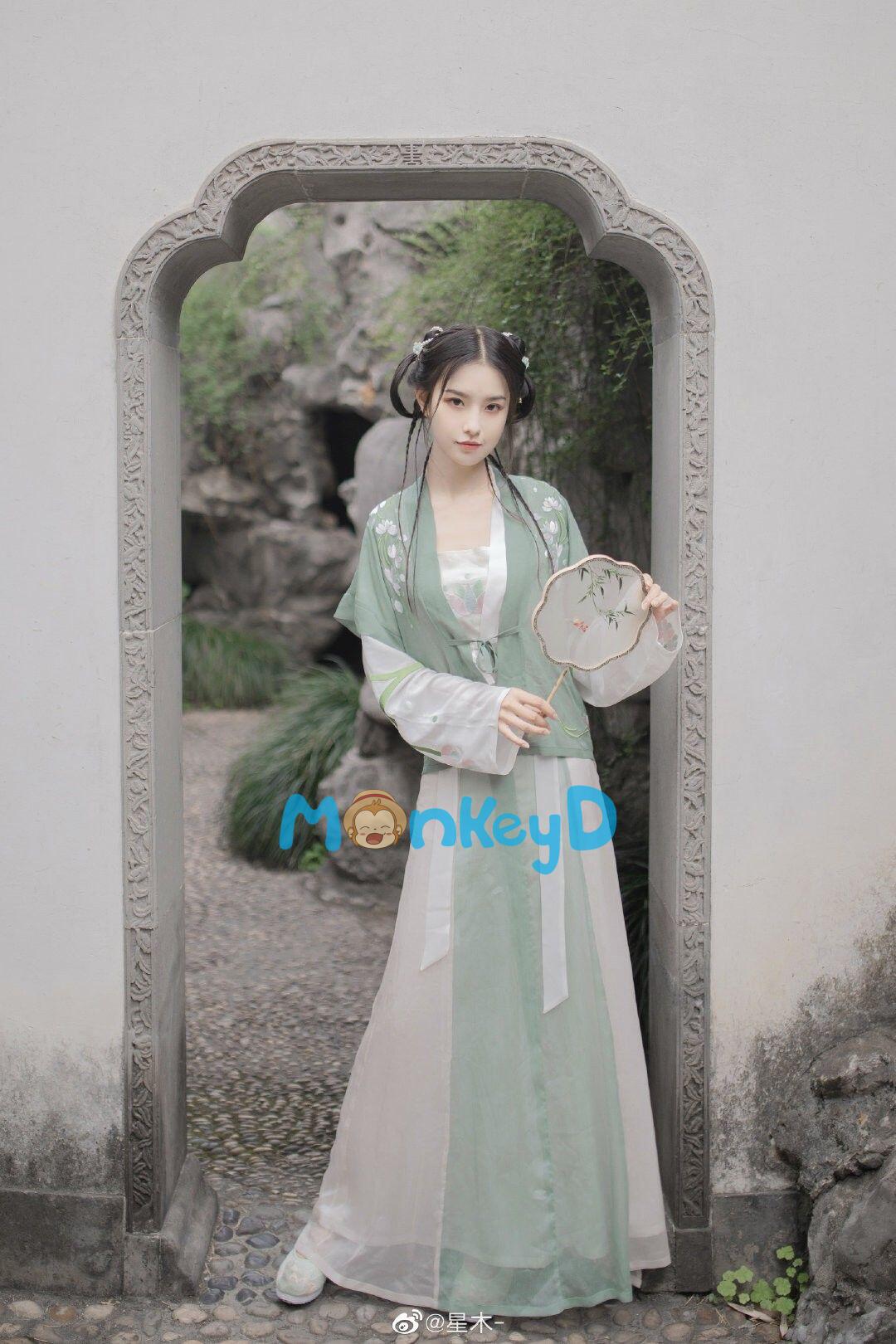 Liễu Xanh Mơn Mởn