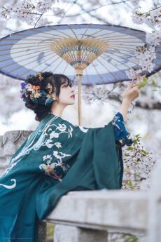 Ngươi Cứu Thiên Hạ, Còn Ta Cứu Mình